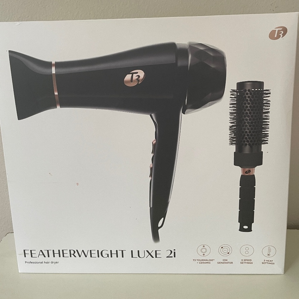 T3 FEATHERWEIGHT LUXE 2i HAIR DRYER + 2.5" BRUSH & DRYING CONCENTRATOR